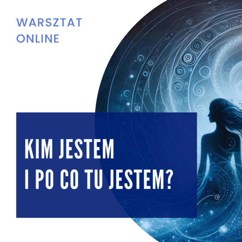 Grafika przedstawia warsztat online pt. "Kim jestem i po co tu jestem?". Na tle inspirowanym kosmosem w odcieniach granatu i błękitu widnieje sylwetka kobiety w medytacyjnej pozie, otoczona delikatnymi, spiralnymi wzorami przypominającymi energetyczne symbole. W centralnej części widnieje tytuł warsztatu na prostokątnym, granatowym tle. Całość emanuje spokojem, mistycyzmem i inspiruje do duchowego poszukiwania.