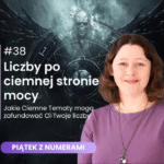 Grafika artyukułu z nagraniem live Piątek z numerami pt. Liczby po ciemnej stronie mocy. Na grafice tytuł i portret autorki, Agaty Kulińskiej