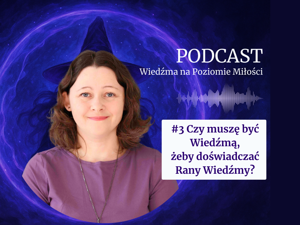 Okładka artykułu z linkami do odcinka podcastu Wiedźma na Poziomie Miłości pt. Czy muszę być Wiedźmą, żeby doświadczać Rany Wiedźmy? Na grafice powyższy tekst oraz portret autorki Agaty Kulińskiej. Grantowe tło, szklana kula i kapelusz wiedźmy w tle