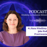 Grafika do odcinka podcastu Wiedźma na Poziomie Miłości. Tekst: Rana Wiedźmy, jako Kod Przetrwania. Zdjęcie autorki