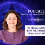 Grafika promująca szósty odcinek podcastu "Wiedźma na Poziomie Miłości". Na zdjęciu znajduje się uśmiechnięta kobieta w fioletowej koszulce, a obok niej biały tekst na ciemnym tle: "#6 Dlaczego ciało mówi NIE, chociaż dusza woła TAK!". Powyżej widnieje napis "PODCAST" i tytuł audycji oraz ikona fali dźwiękowej. Tło stanowi mroczna, fioletowa ilustracja z zarysem wiedźmy i magicznym okręgiem.